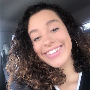 Meet your Posher, Isabella